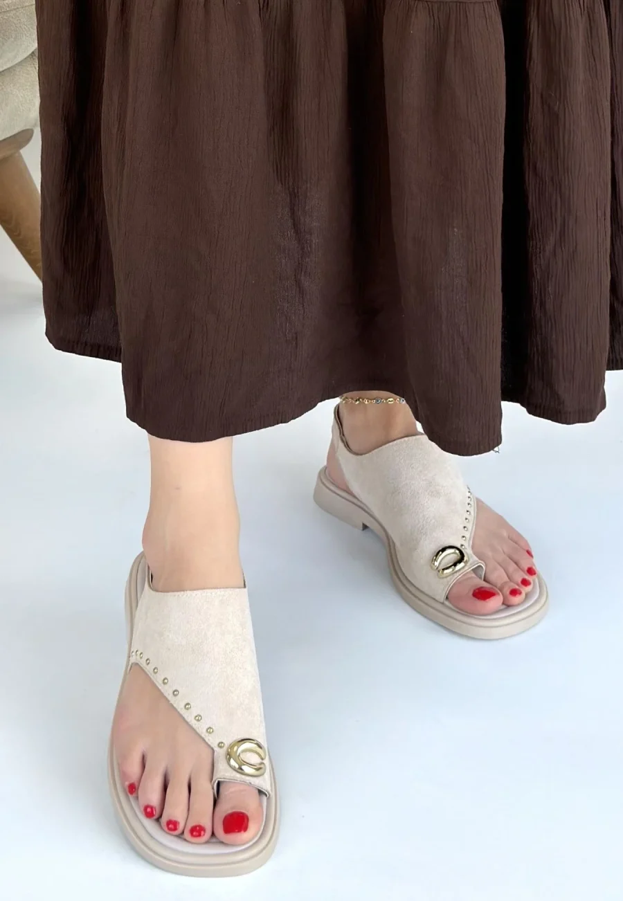 Süet Parmak Arası Sandalet · Bej